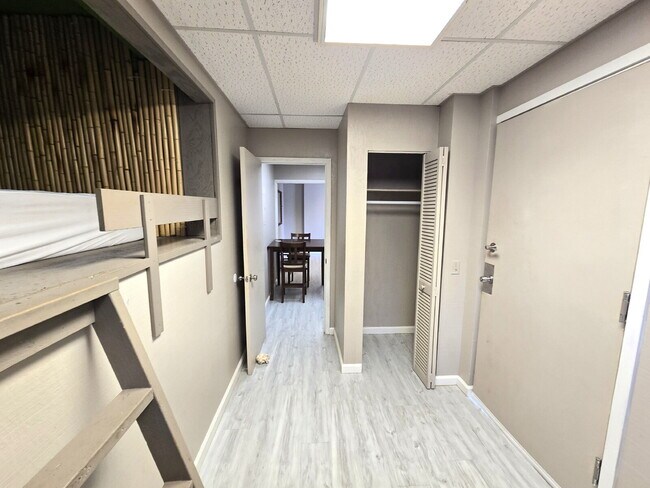 Foto del edificio - Downstairs unit of House - 2br/1ba/1pkg Kaimuki area