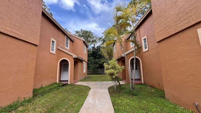 Building Photo - 13984 Morning Glory Dr