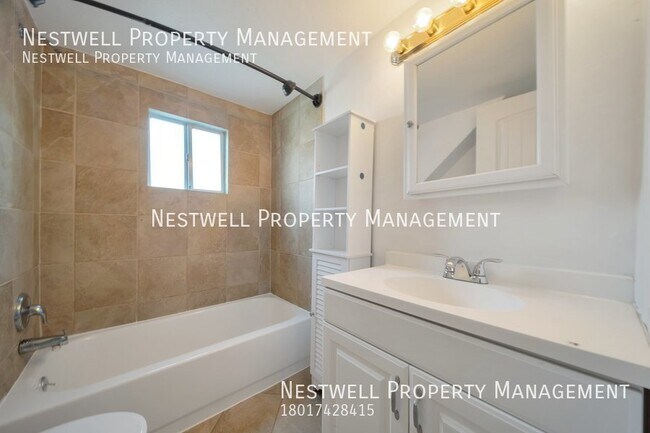 Foto del edificio - Great 1-bed Top Floor Duplex in Salt Lake ...