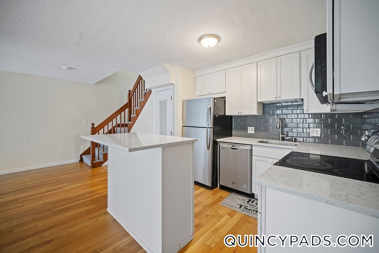 Foto principal - 148 Quincy Shore Dr