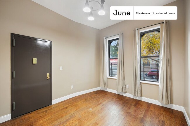 Foto del edificio - Private bedroom in 4 bed/1 bath Home