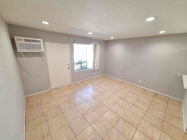 Photo - 4660 Kester Ave (Sherman Oaks, CA) Apartment