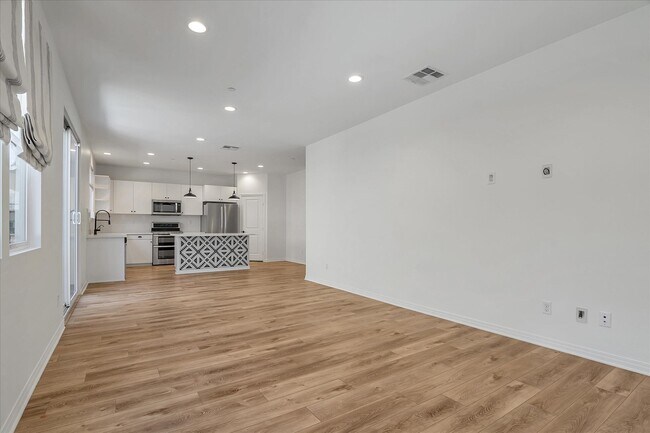 Building Photo - 811 Soulagiana Ct