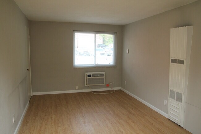 Building Photo - 2044 S Big Bend Blvd