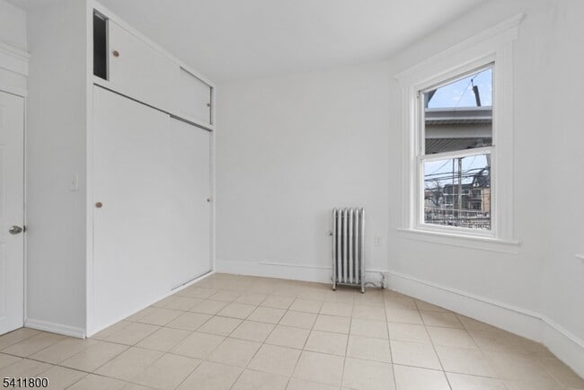 Building Photo - 315 E 18th St