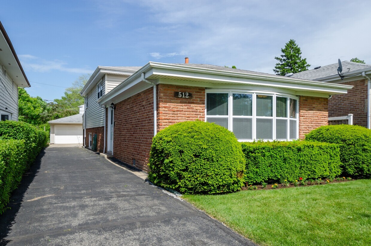 Primary Photo - 512 Skokie Blvd