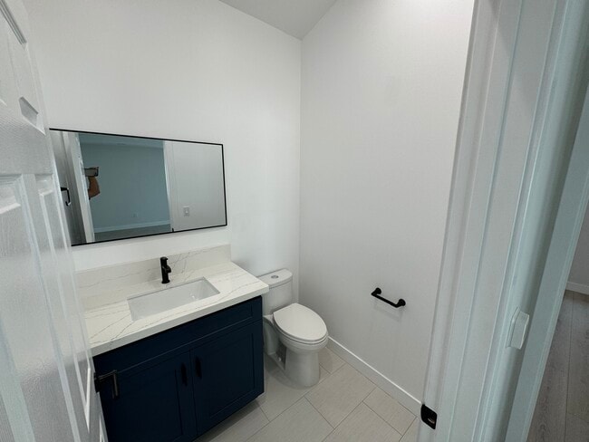 Building Photo - 1207 N Kingsley Dr