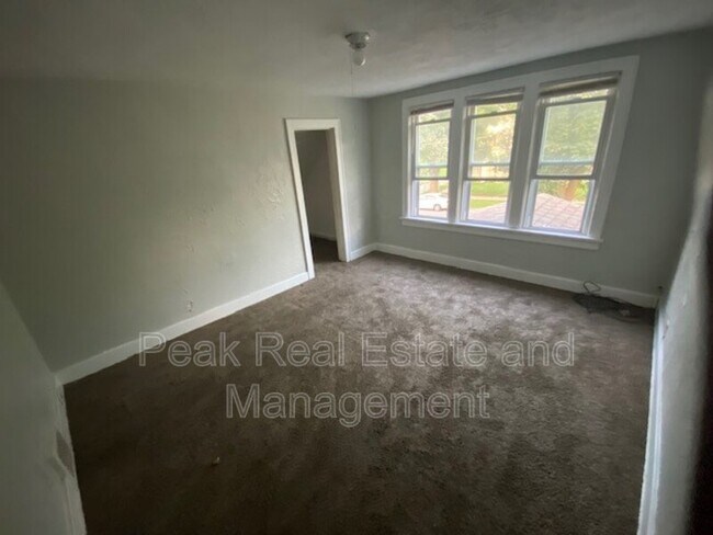 Foto del edificio - 816 Kensington Ave SW