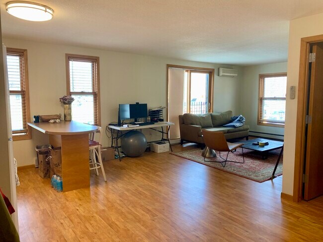 Foto del edificio - 2050 St Clair Ave