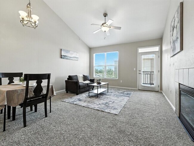 Foto del edificio - 605 Cougar Bluff Point