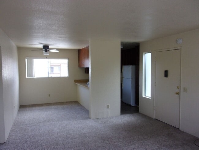 Building Photo - 408