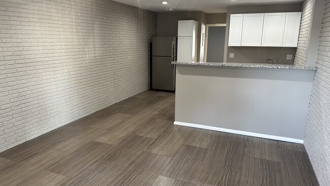 Building Photo - 4012 DuPont Cir
