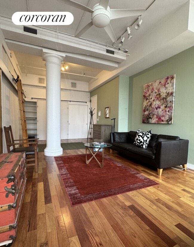 Building Photo - 476 Broadway