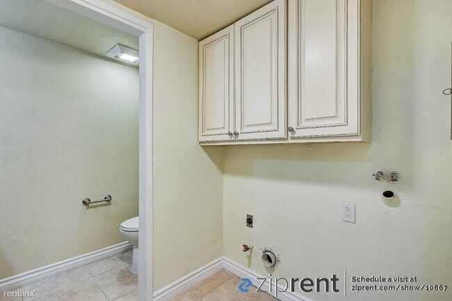 Building Photo - 2 br, 2 bath Townhome - 3415 Artesia Blvd,...