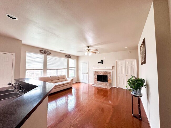 Foto del edificio - 11815 Champions Grove Ln