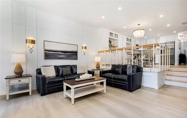 Building Photo - 6114 Marina Pacifica Dr S