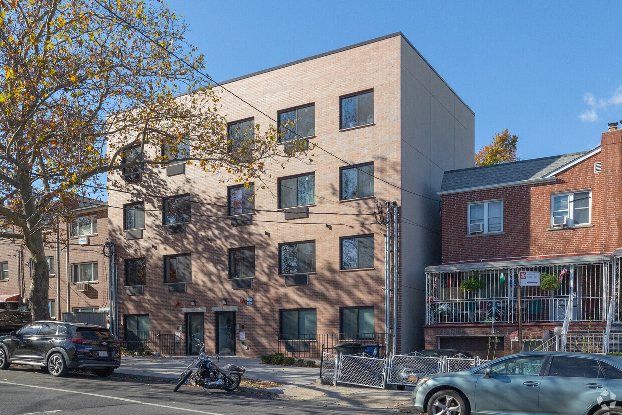 Primary Photo - 3031 Bronxwood Ave