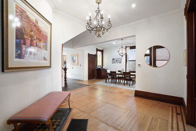 Foto del edificio - 77 W 2nd Ave