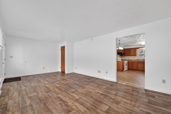 Foto del edificio - 6644 Ravenwood Ave NW