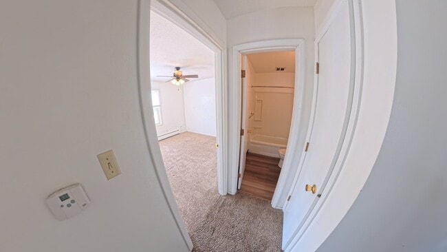 Building Photo - 405 SW Elm St