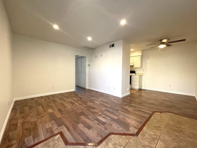 Building Photo - COMING SOON! 1 Bed 1 Bath Condo in Palm Sp...