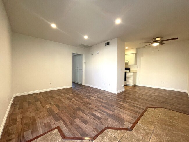 Foto del edificio - COMING SOON! 1 Bed 1 Bath Condo in Palm Sp...