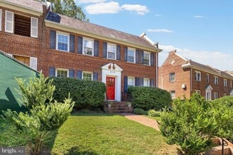 Building Photo - 2650 39th St NW