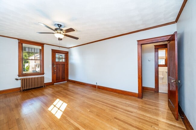 Building Photo - ALL UTILITIES INCLUDES In This Charming 2 ...