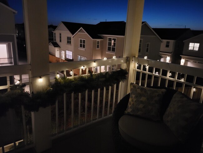 Building Photo - 8649 Seawind Way