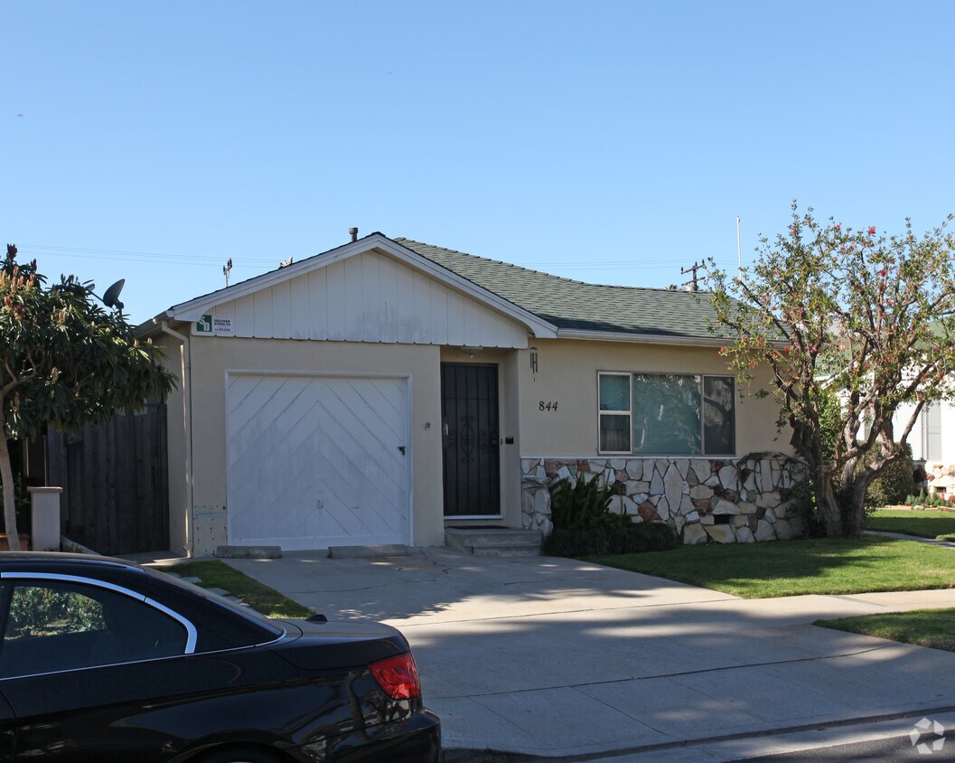 Building Photo - 844 21st St