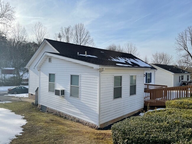 Building Photo - 3 BR 2 BA Home in Buena Vista