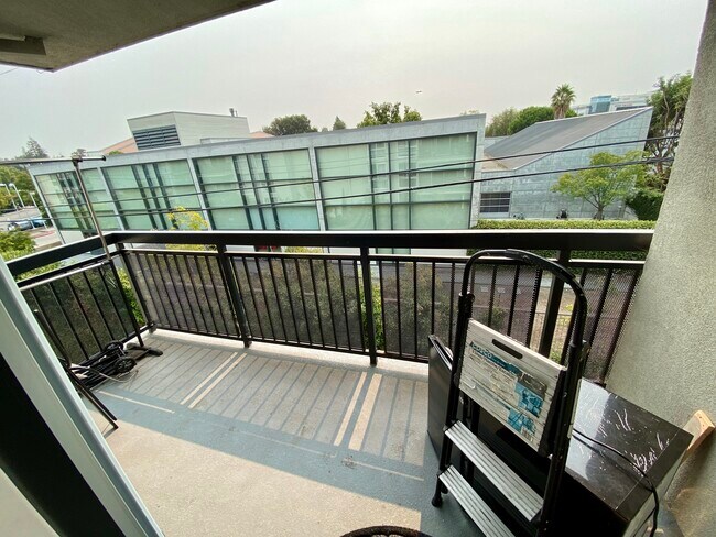 balcony - 183 Del Medio Ave