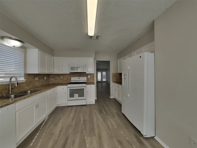 Building Photo - 11118 Nepau Dr