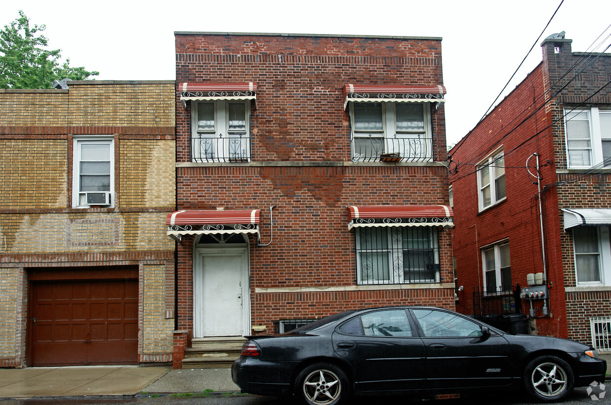 Primary Photo - 739 E 213th St