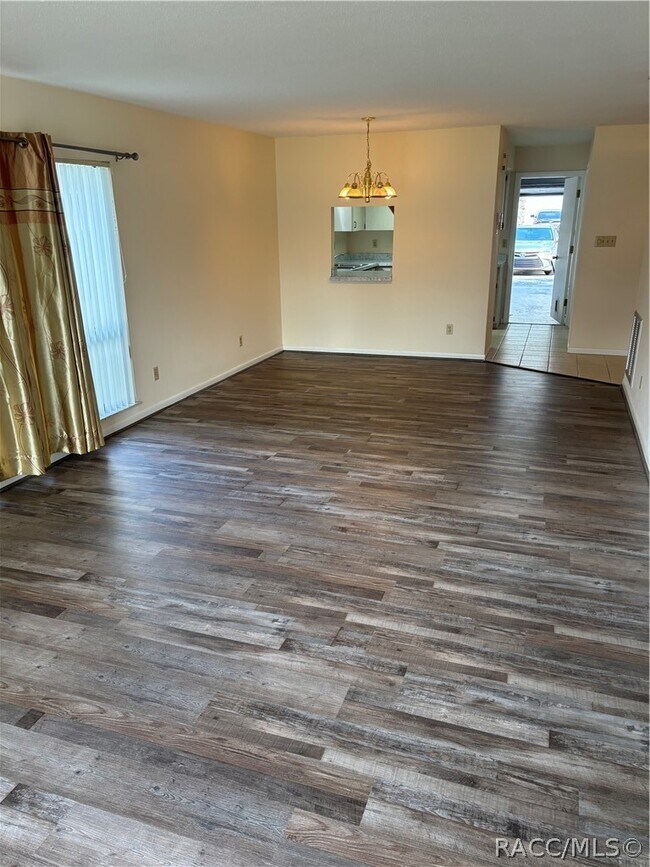 Building Photo - 57 Chinaberry Cir