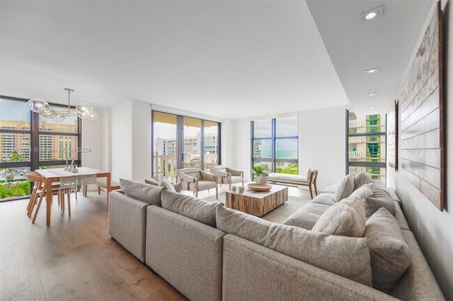 Building Photo - 1121 Crandon Blvd