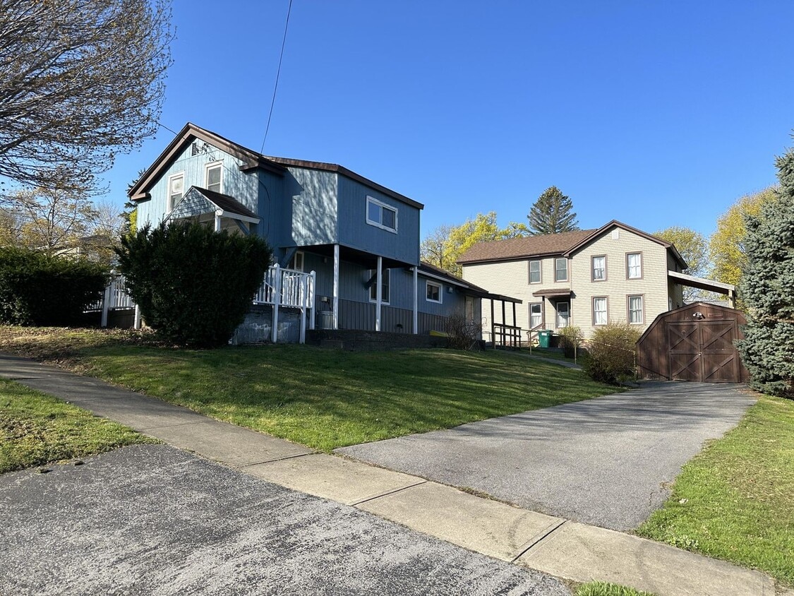 Primary Photo - 2 Story Move In Ready Home in Oswego!