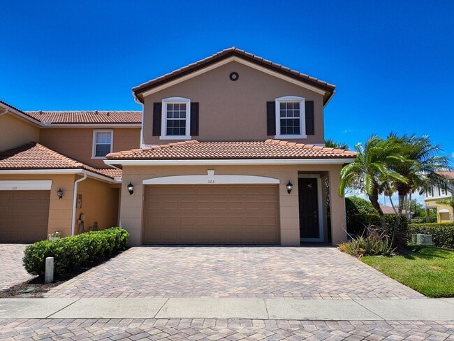Foto del edificio - 323 Versailles Ln