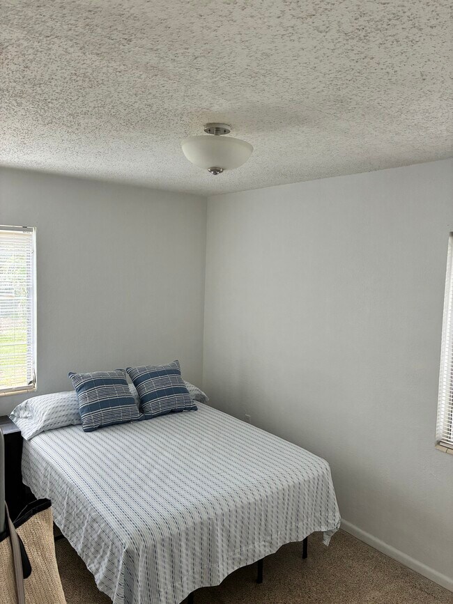 Building Photo - 2414 Bahia Vista St