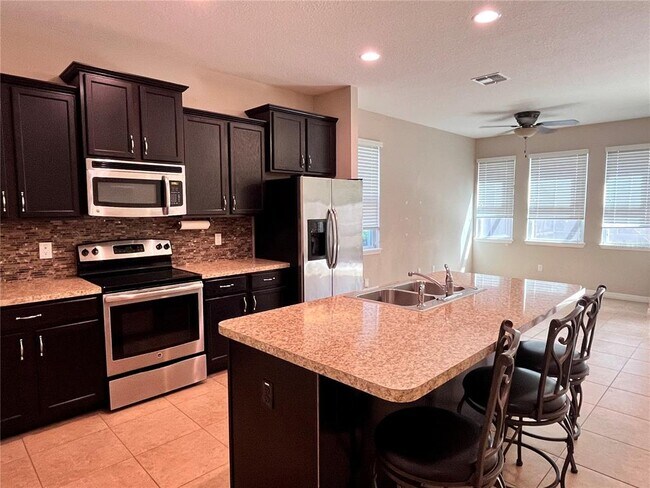 Building Photo - 1555 Peterson Pl