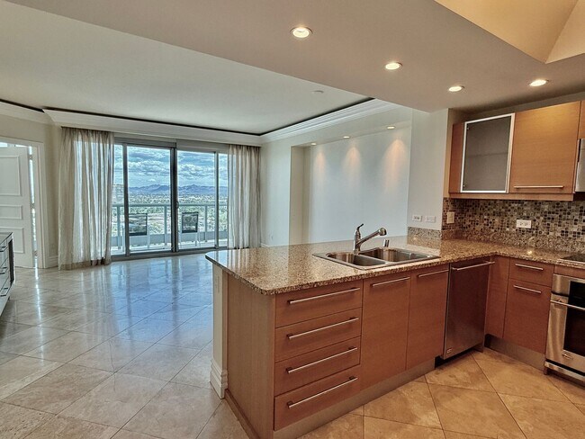 Foto del edificio - Turnberry Towers East | 17th Floor High-Rise Overlooking The Resort Corridor