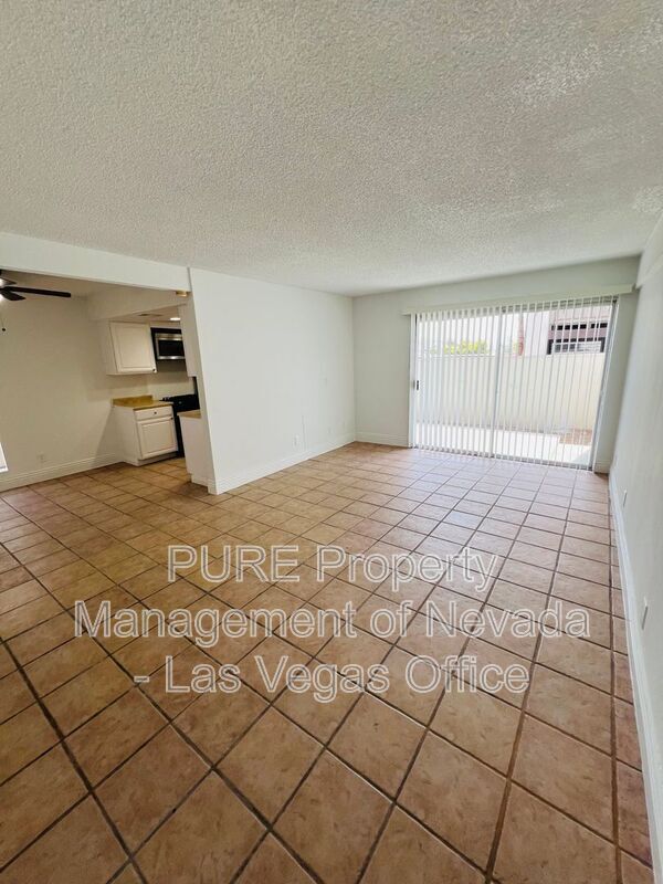 Building Photo - 1405 E Vegas Valley Dr