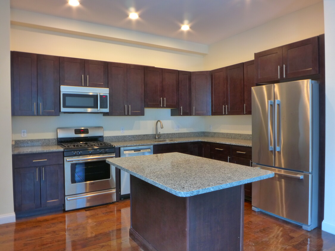 Primary Photo - 27 Lambert Ave