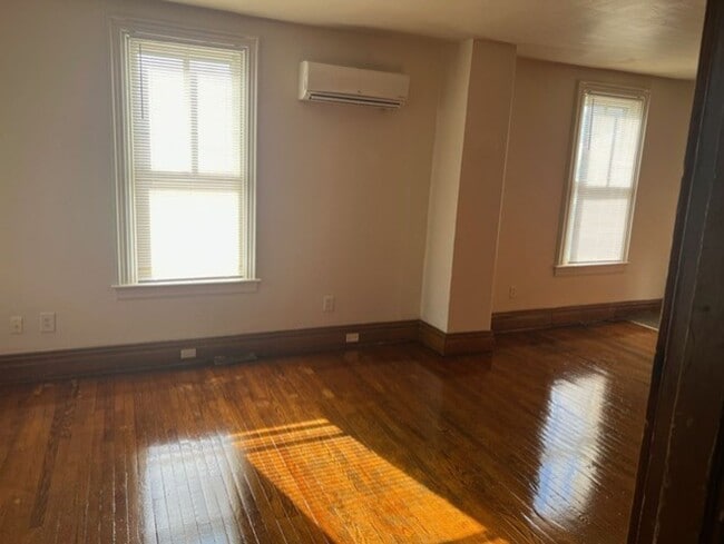 Foto del edificio - 127-129 N Catherine St