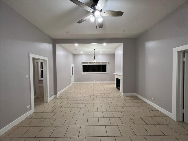 Foto del edificio - 107 Pitts Rd