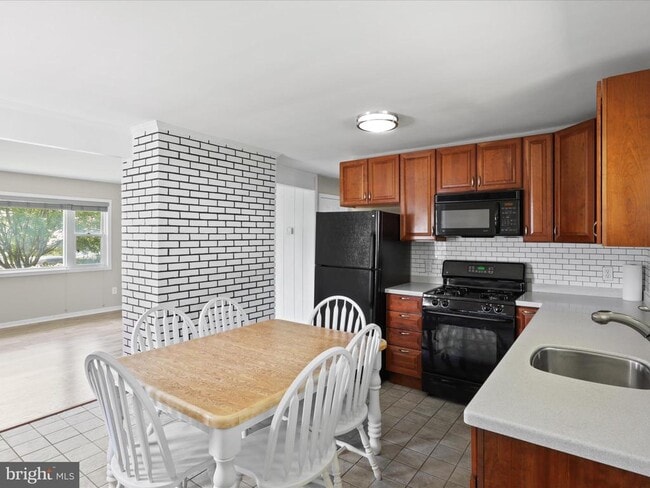Building Photo - 1722 Veirs Mill Rd