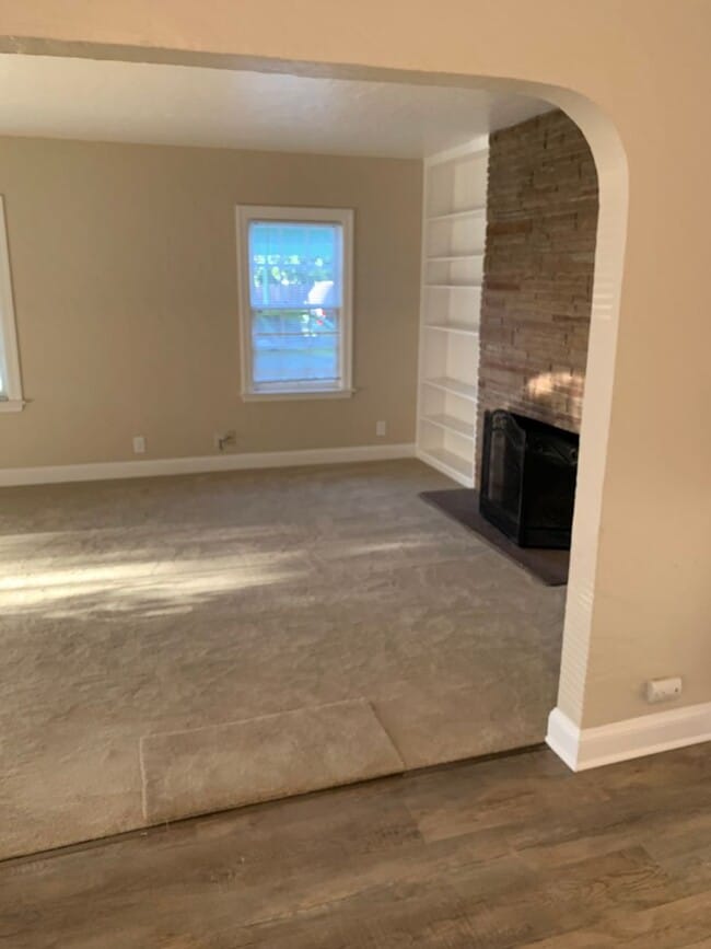 Building Photo - 3 Bedroom 1 1/5 bathroom house near the JC