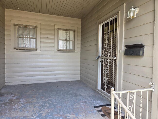 Foto del edificio - 2236 N Interstate 35 - 2026-76