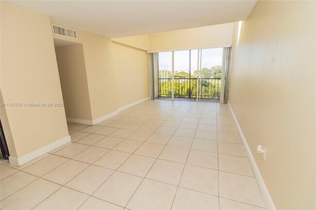 Building Photo - 8870 Fontainebleau Blvd