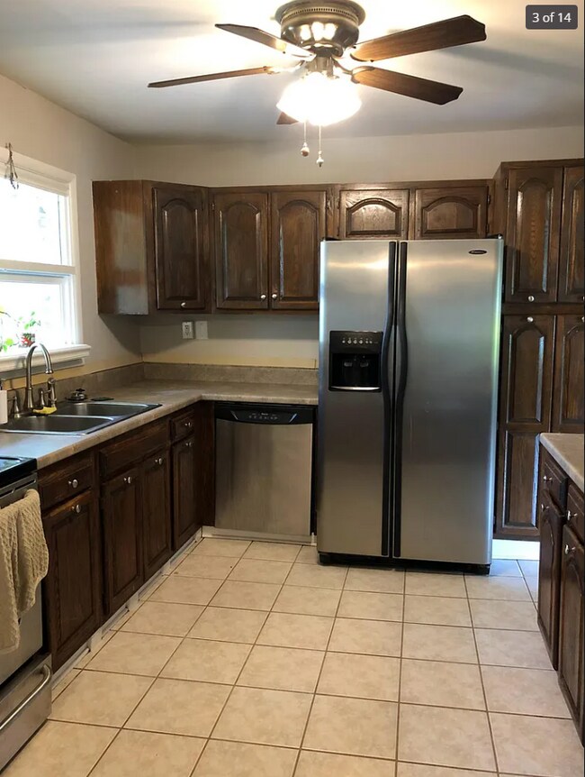 Building Photo - 2873 Belaire Cir